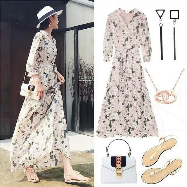 碎花裙怎样穿出时尚感？6套碎花裙穿搭给你参考，下身搭配一个碎花半身裙，随意搭配一双夹趾凉鞋，随便搭配一双小白鞋都是棒棒的呢。花的海洋，踩上简约凉鞋，