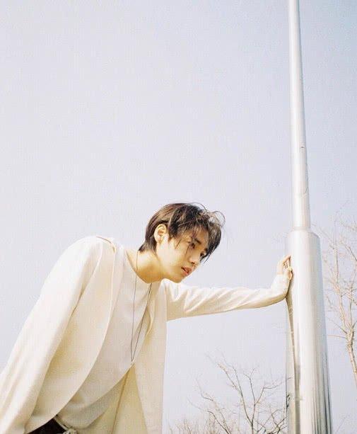 只想靠才华颜值又超高,真是酸了,郑帝元的脸简直帅到有负担