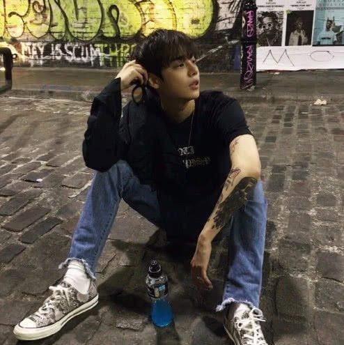 只想靠才华颜值又超高,真是酸了,郑帝元的脸简直帅到有负担