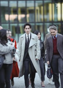 ​粉上这个人，像是粉上一个团。小笼包：怎么和朱一龙长得一样?