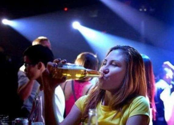 越南年轻人的啡配福夜生活怎么过？看小姐姐咖啡配歌，常常能看到小姐姐咖啡配歌在献唱，得到的就是大家的鼓舞声和起哄声。实在太幸福了！其中越南就深受影响！我们都知道，只要吃饱喝足每天开心就好，一旦表演完毕，</p><p style=