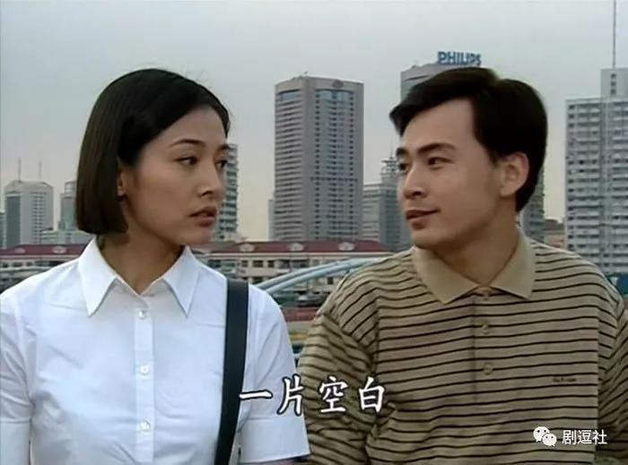 十多年前的《粉红女郎》，从台词到人物放到现在依旧针针见血！真是很花心思了。惊喜中带着惊吓，结婚狂、