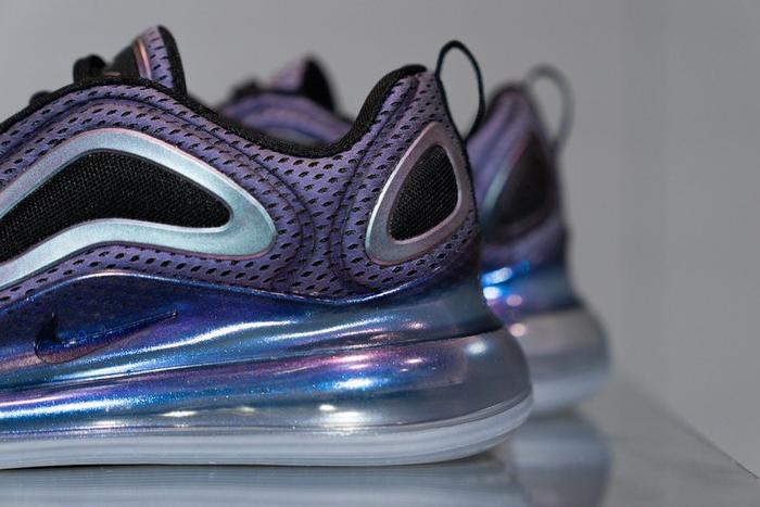 UNDERCOVER 联名领衔！发售其中就包括今年全新大气垫跑鞋 Air Max 720 联名配色。日期UNDERCOVER x Nike 全新联名鞋款亮相，释出绝对有你喜欢的名领一款！</p><p style=