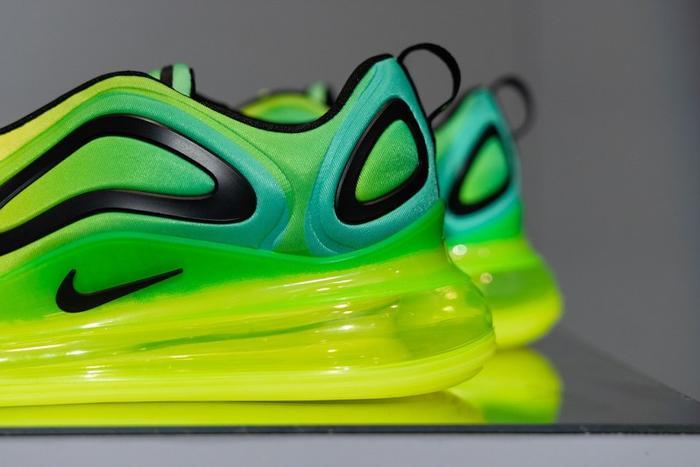 UNDERCOVER 联名领衔！Air Max 720 多款常规配色迎来实物曝光。森林等自然景观为灵感，将于下月陆续登场，Air Max 720 多款实物及发售日期释出