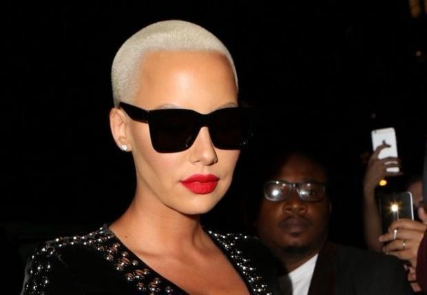 她先迷住卡戴珊现任,又迷倒大胡子哈登,这位光头女星不简单