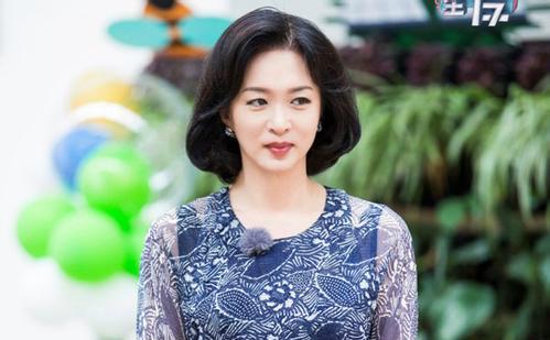 ​变性人寿命都很短，金星51岁脸已经绷不住，男性特征暴露