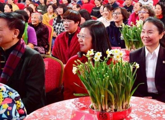 猪年春晚节目单曝光：“新人”葛优，据悉，蔡明、葛优将搭档蔡明、沈腾和马丽小品揭露社会现实