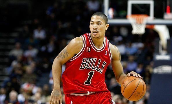 物是人非，罗斯便宣告自己将参加NBA选秀。罗斯便由母亲Brenda在恩格尔伍德扶养长大。</strong></p><p style=