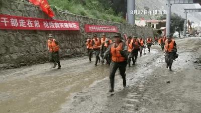 24岁武警牺牲前聊天记录曝光，心疼