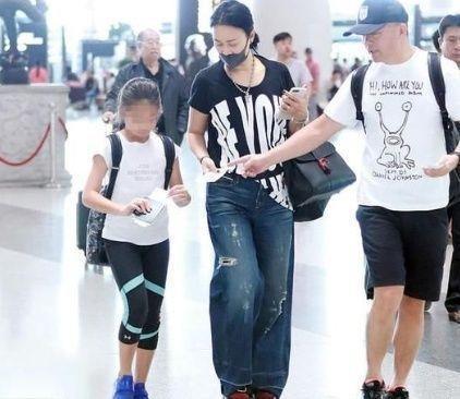 前国脚高峰贩毒被抓,曾与那英相恋十年育有一子,儿子已经15岁