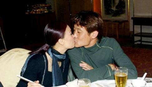 前国脚高峰贩毒被抓,曾与那英相恋十年育有一子,儿子已经15岁