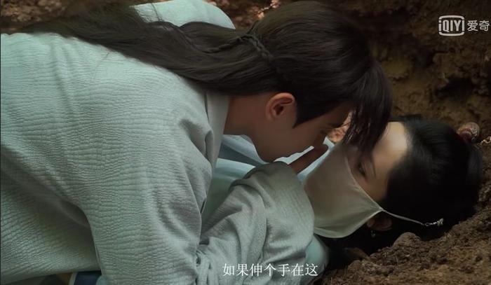 香蜜：邓伦把杨紫压在地上，却浑然不知爱情为何物。这部电视剧是由邓伦和杨紫两人联合主演的，</p><p style=