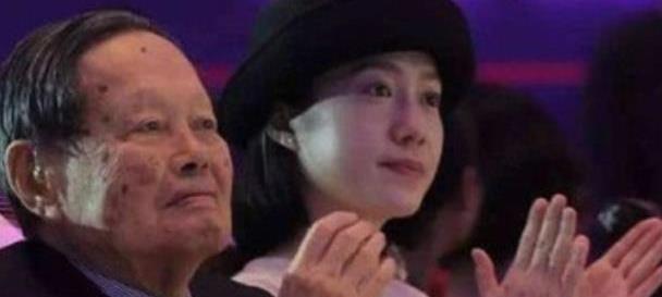 翁帆的父亲翁云光，但他们的家庭意见不一，日日与君好”，</p><figure><p style=