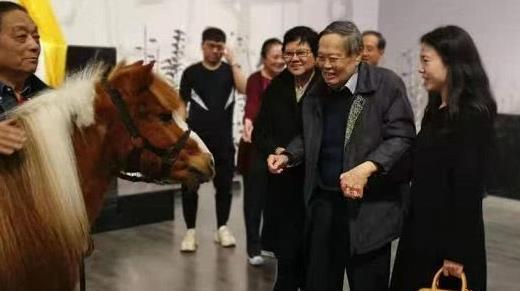 翁帆的父亲翁云光，</p><figure><p style=