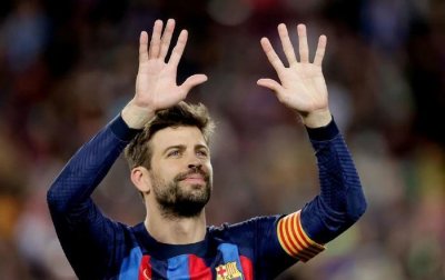 ​92605名观众见证！诺坎普送别传奇，15年忠诚谢幕，哈维哭了！