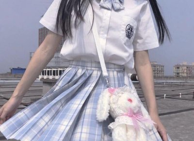 ​伤感的句子说说心情短语：爱你原来不容易