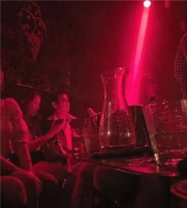 ​捧红甄子丹，张国荣甘愿零片酬出演，74岁的黄百鸣到底有多牛？