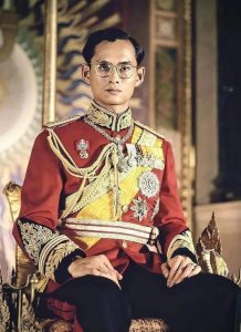 ​拉玛九世-泰国最帅国王：普密蓬大帝传奇的一生