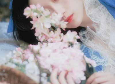 ​你早睡，我早睡，咱俩迟早一起睡下一句（撩妹情话你早睡我早睡）