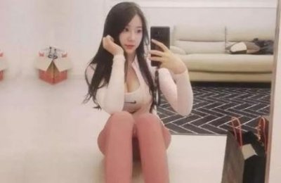 ​瑜伽美女老师，身姿曼妙，完美曲线让人羡慕