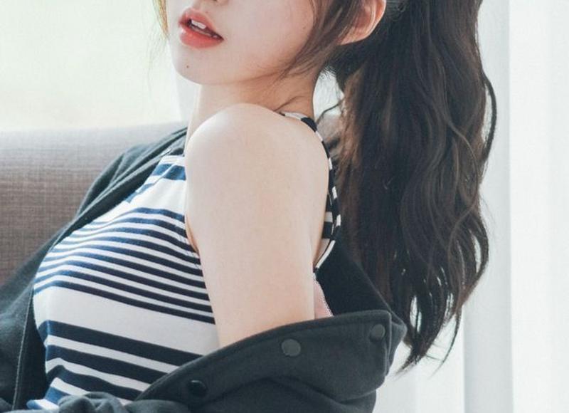 8字情侣短句一左一右（8字情侣短句一左一右古风）