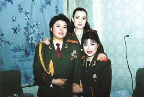 没想到韩红年轻的时候照片如此苗条，你认得出来吗？