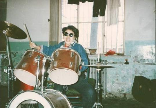 没想到韩红年轻的时候照片如此苗条，你认得出来吗？