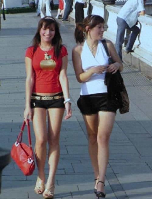 实拍哈尔滨街头的俄罗斯美女，让你瞬间爱上这座城