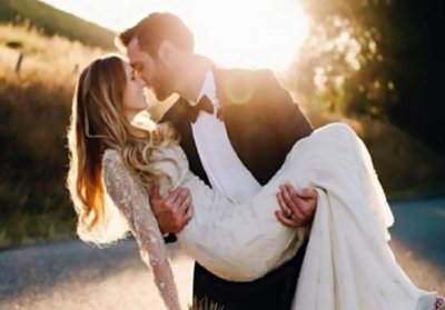 ​最感动婚外情人的句子,关于最打动婚外情人的情话(精选47句)