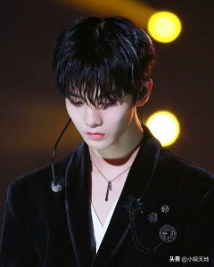 ​男团CIX成员裴珍映，漫画里走出的男孩，优越的颜值太扛打