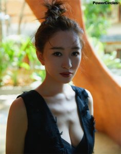 ​李小冉惬游版纳时尚写真大片！还是那么性感那么美！