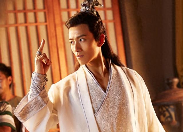 张峻宁,《择天记》演秋山君,被封新偶像掌门人,生活照帅气有型