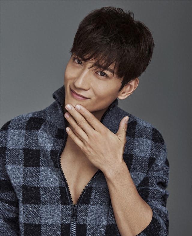 张峻宁,《择天记》演秋山君,被封新偶像掌门人,生活照帅气有型