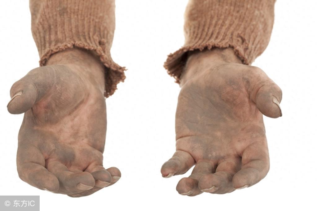 6张长满老茧的手的图片，诉说着生活的境遇，哪个让你热泪盈眶？