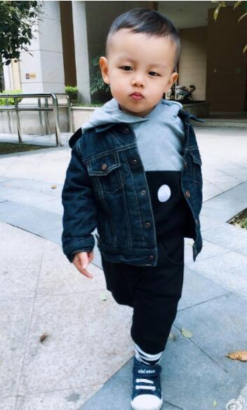 恋爱8年结婚5年 李好郭晓敏的二胎儿子出生了 一家四口好幸福