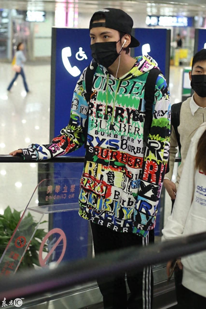 乐华七子中最高的毕雯珺，风华正茂的21岁少年，为啥玩起来那么傻