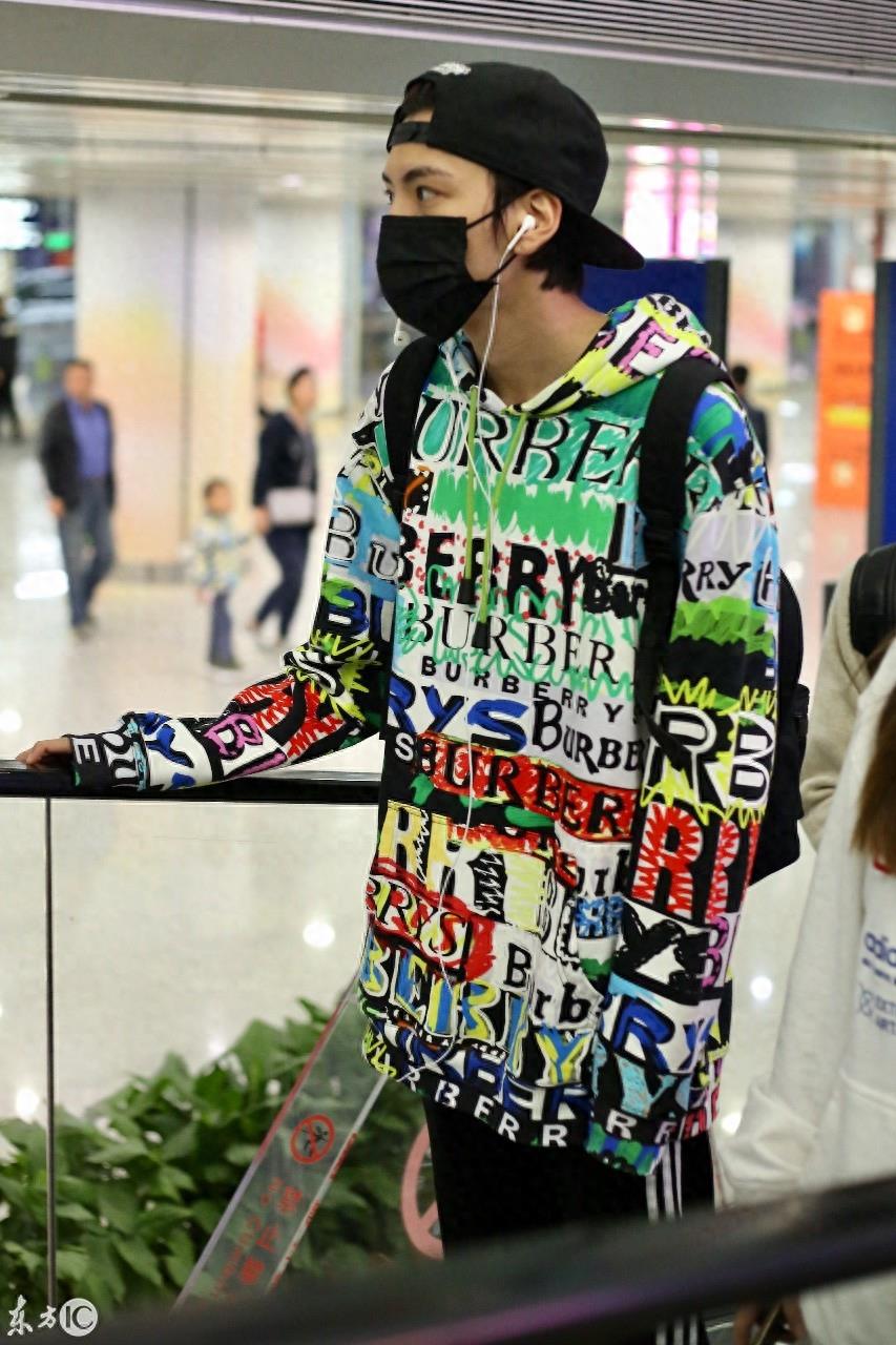 乐华七子中最高的毕雯珺，风华正茂的21岁少年，为啥玩起来那么傻