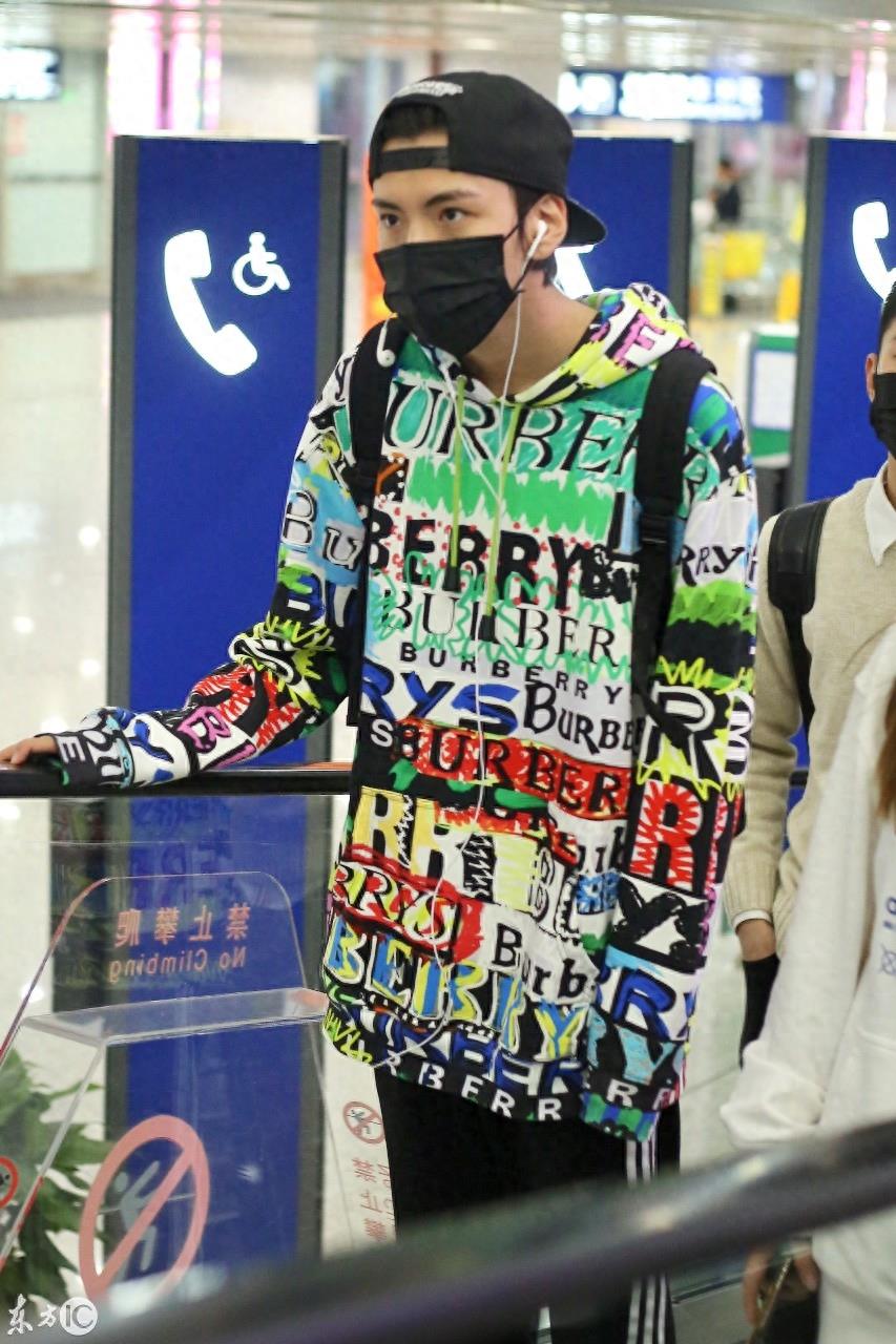 乐华七子中最高的毕雯珺，风华正茂的21岁少年，为啥玩起来那么傻