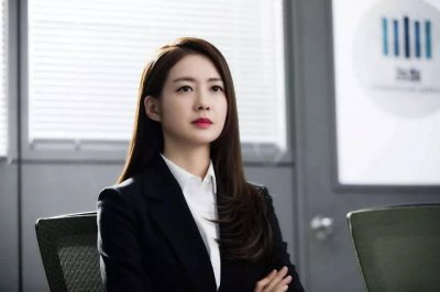 ​从小白兔到女王的蜕变！演戏生娃两不误，38岁不靠老公靠演技！