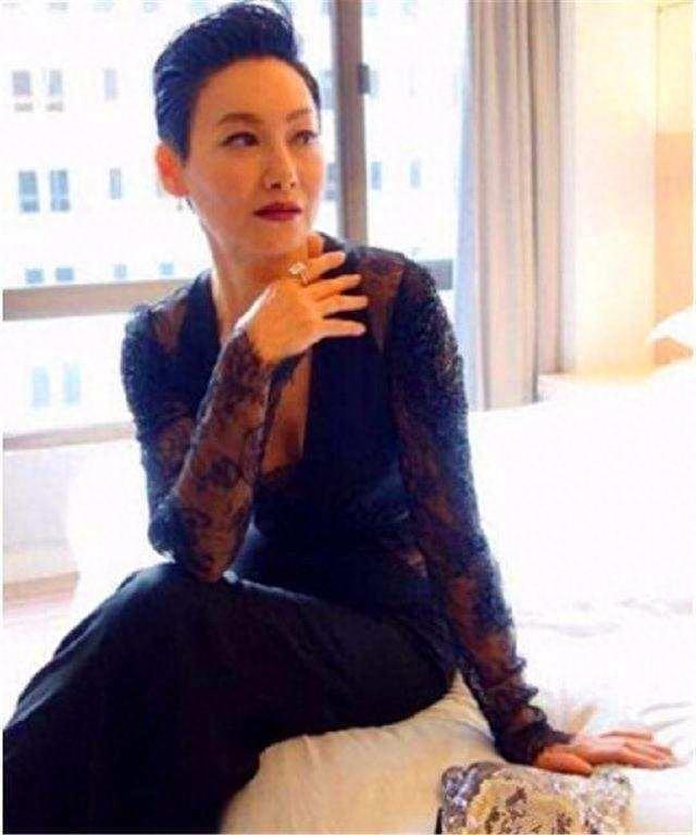 灭绝师太近照曝光,风韵犹存,至今未婚!