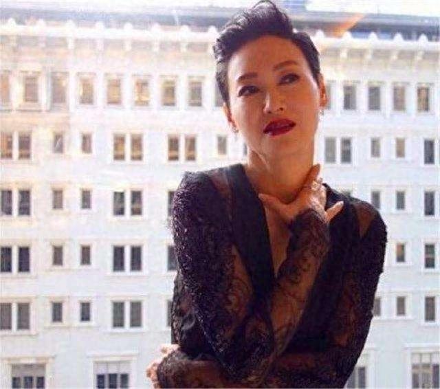 灭绝师太近照曝光,风韵犹存,至今未婚!