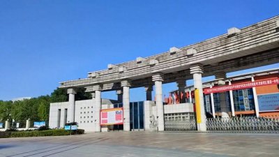 ​鹰潭一中虽然生源仅相当于月湖一中，但是录取比例还是不错的