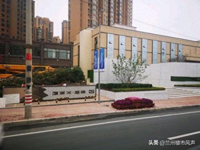 ​保利天宸湾示范区正在施工中