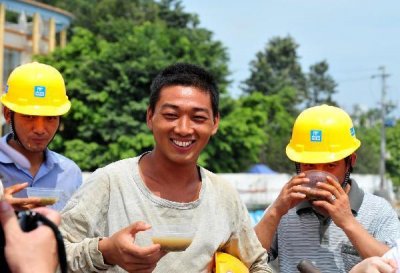 ​巧除衣物的汗臭味：夏日炎炎，让人讨嫌的臭汗味洗不掉可一招除之