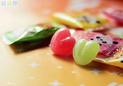 微信爱情说说大全：两个陌生人坠入爱河，只有一个知道这不是巧合