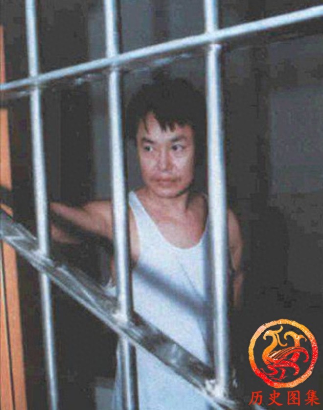 “贼王”张子强老照片：图二坐在跑车上，图九被押上警车开赴刑场