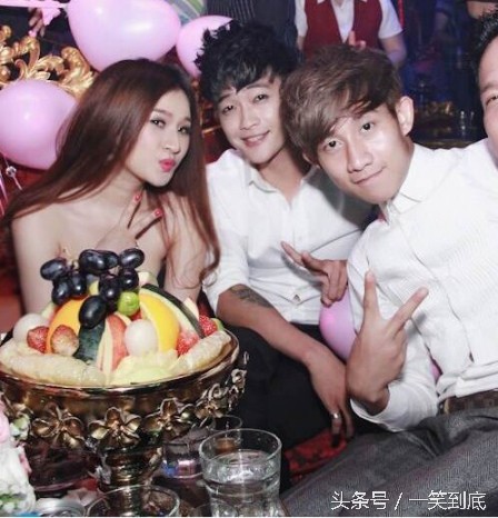 还记得当年越南杀马特组合么？已经成长为越南天团。细看变化史。