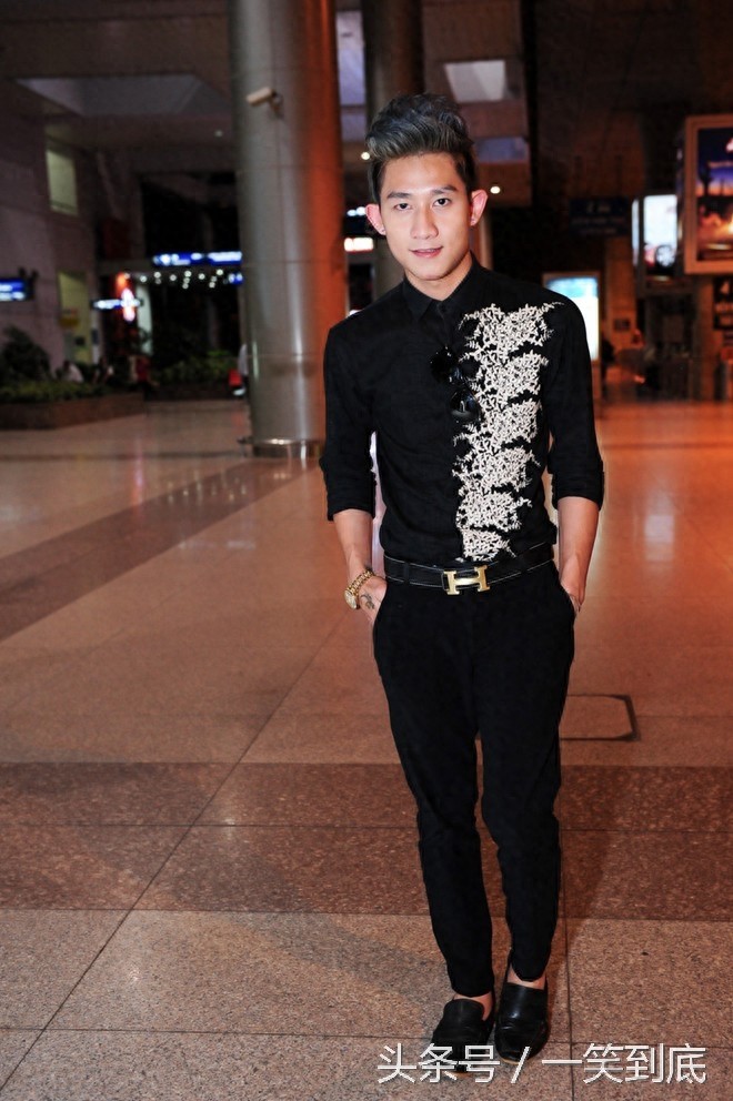 还记得当年越南杀马特组合么？已经成长为越南天团。细看变化史。