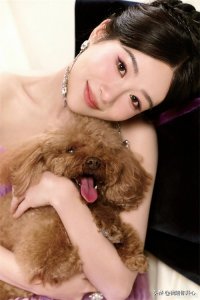 ​杨紫32岁生日李现准时送上祝福，俩人亲密互动！反而张一山话略少