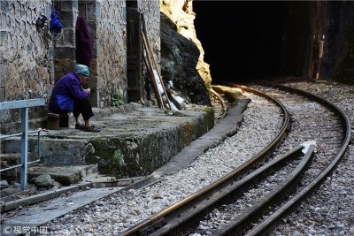 ​“百年米轨”滇越铁路悬崖屹立不倒曾被赞为世界工程奇迹